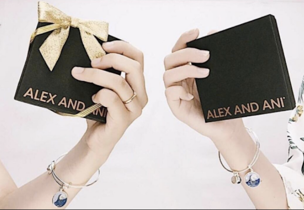 6 Full-Proof, Simple Gifts Ideas That Will Make Your Girl Go Crazy