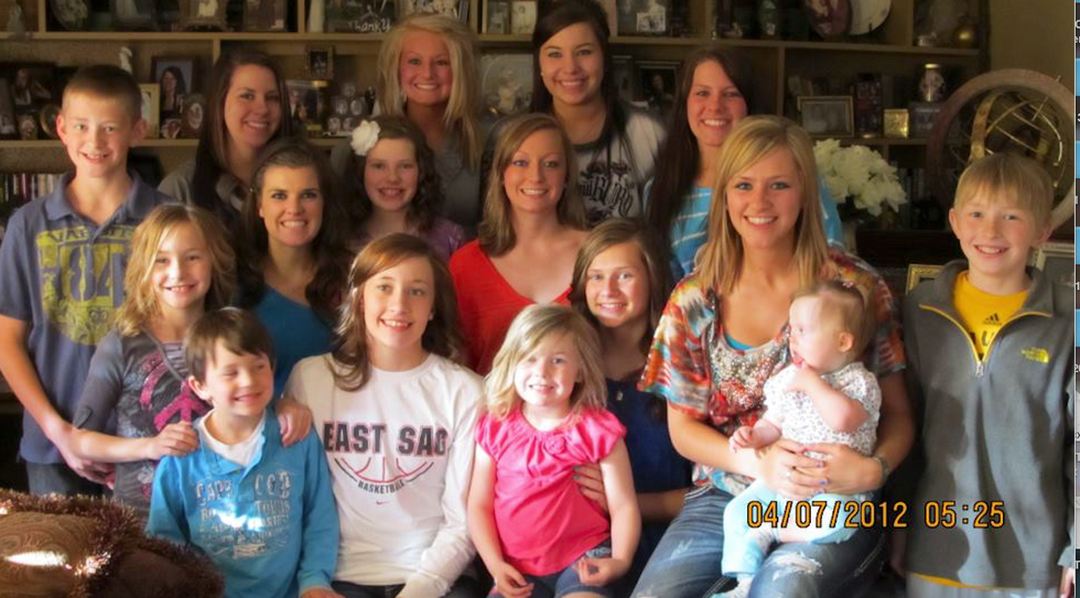 22 Relatives Always At Your Way-Too-Big Family Reunion