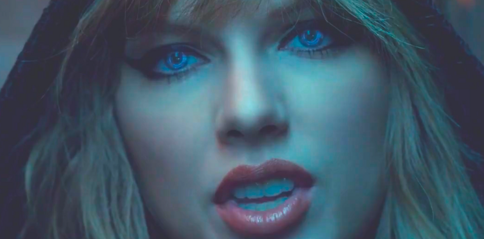 13 Taylor Swift Songs That Your Headphones NEED After A Break Up