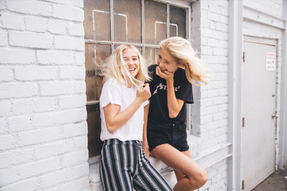 10 Texts You've Received From Your Hometown Best Friends While Away At College