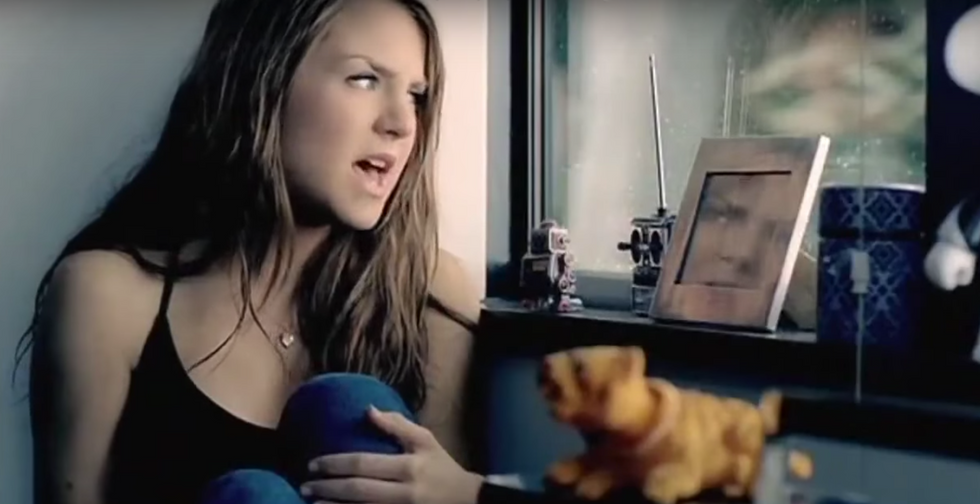 16 Songs Every Middle Schooler Had On Their Breakup Playlist