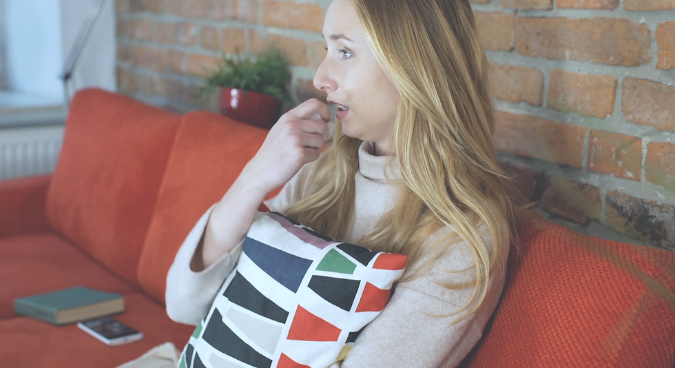 8 Things That Every College Girl Does When They Are Home Alone, But Won't Admit