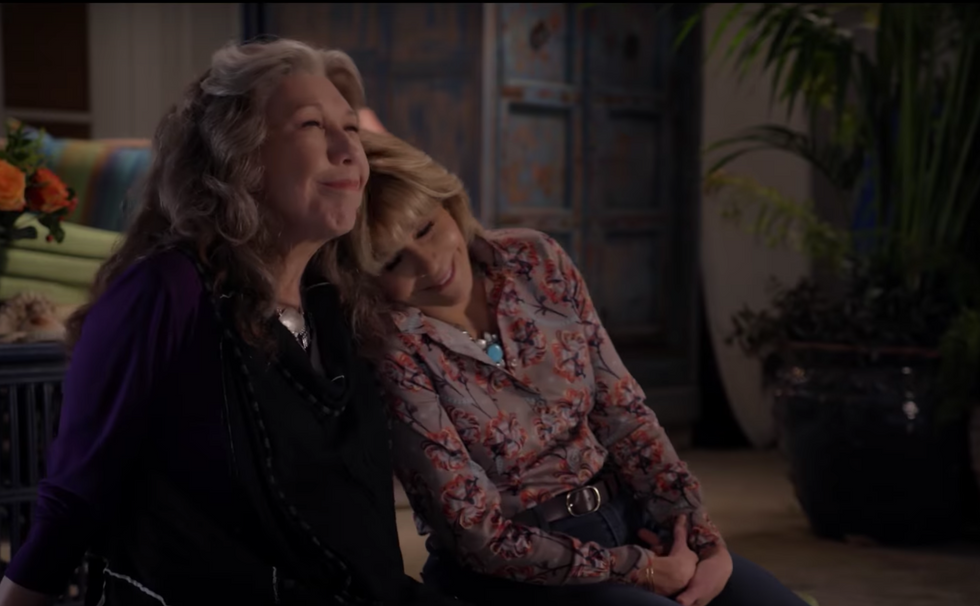 When An Old Soul Goes To A College Party, As Told By 'Grace and Frankie'