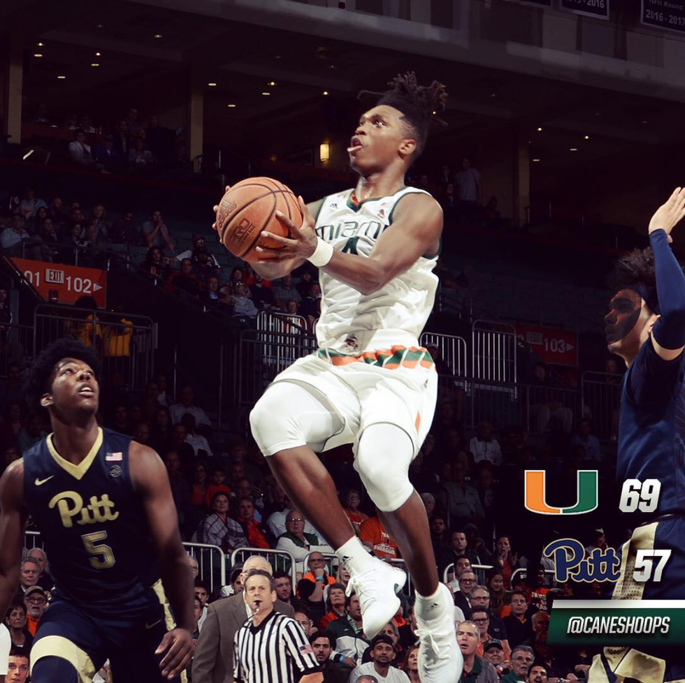 Hurricanes Thoroughly Defeat Panthers