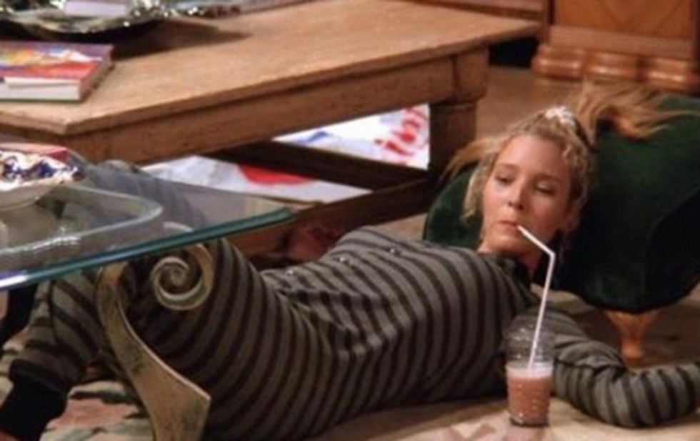 23 Ways That Phoebe Buffay Perfectly Embodies Every College Student, Even Without A "Pla"