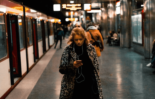 Social Media Is Impacting Our Relationships, You May As Well Call Millennials 'Generation Ghost'