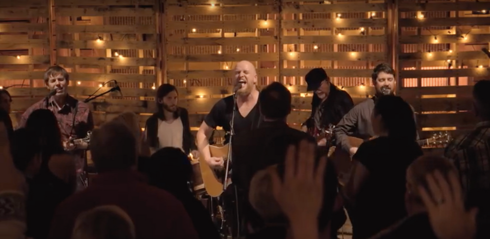 13 Of The Best Ways To Praise Jesus, One Worship Song At A Time