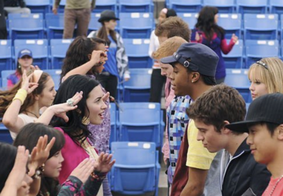 6 Songs From the 2000s That Turned Us All Into Pop Stars, Break Out That iPod Nano And Rock Out