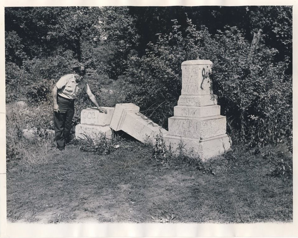 Living's Of The Dead In Bachelor's Grove Cemetery