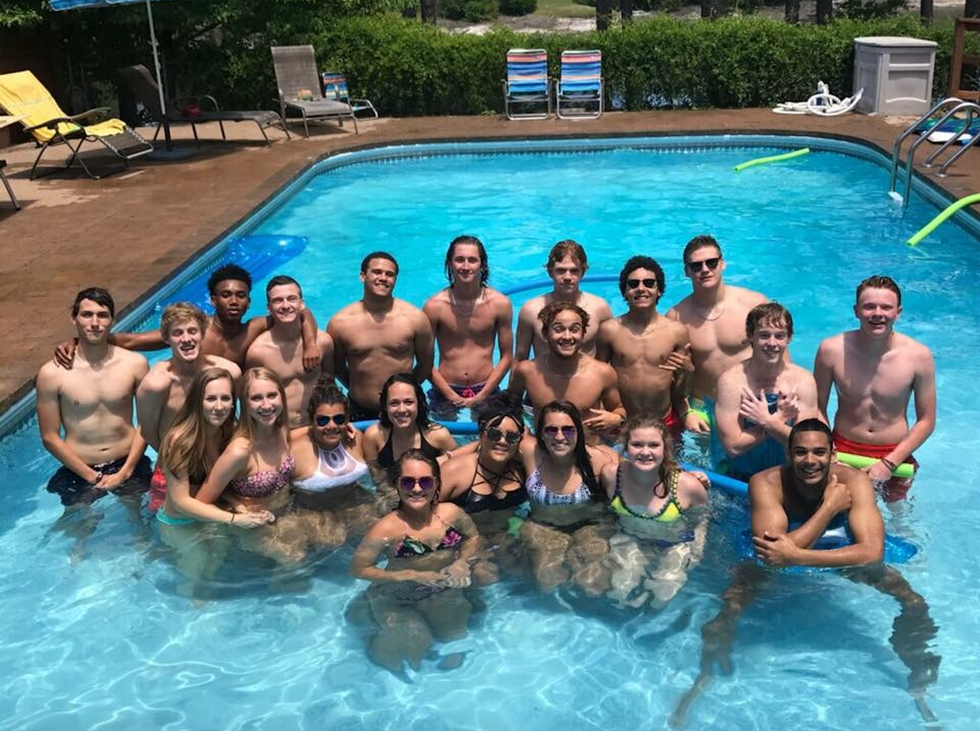 20 Ways To Take Advantage Of Summer With Your Hometown Friends