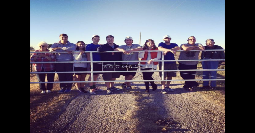 Here's How You Should Actually Handle Someone Who Is Grieving