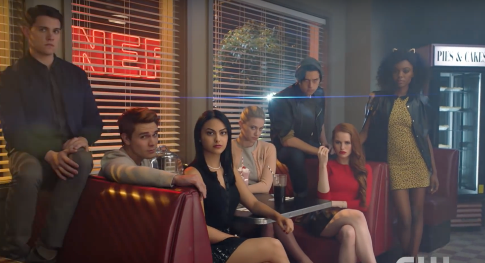 10 Unrealistic High School Fashion Trends You See On TV