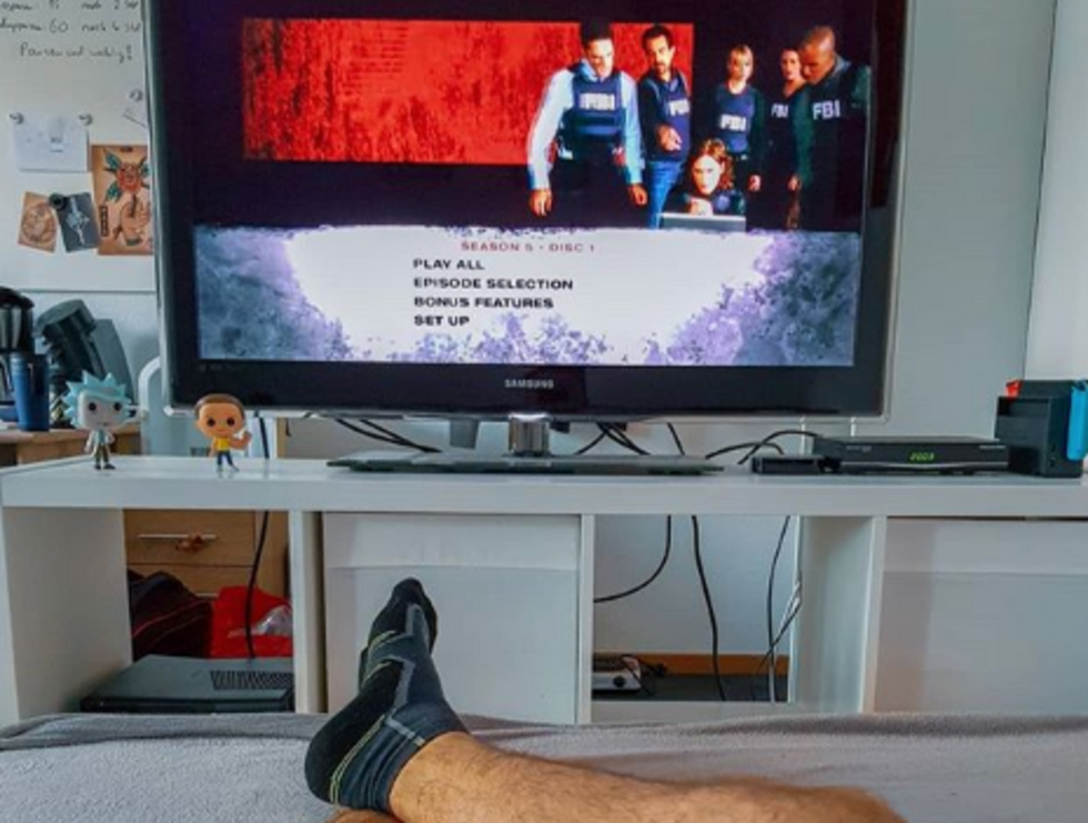 19 Things That Inevitably Happen When You Binge Watch A New Show