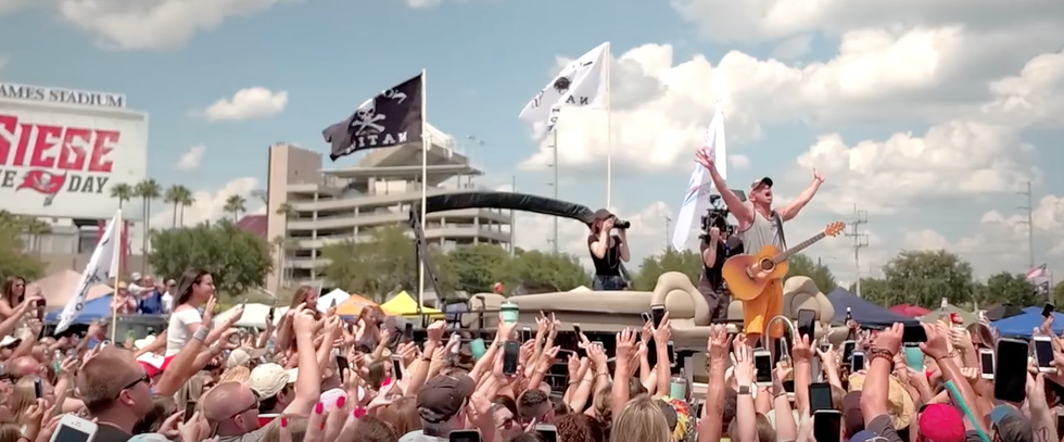 11 Kenny Chesney Lyrics To Use As Your Instagram Caption This Summer