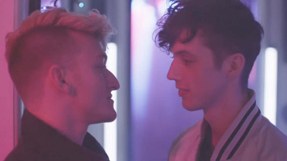 8 Struggles That Only LGBTQ+ College Students Face Navigating Hookup Culture