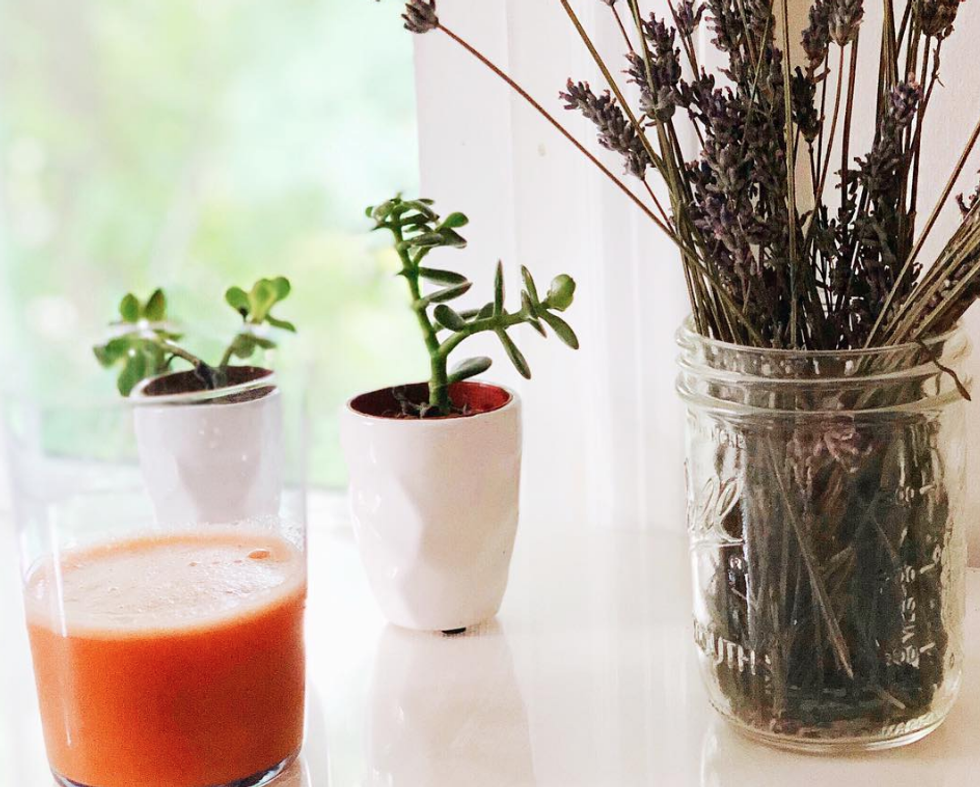 If You Haven't Saged Your Apartment Yet, You Need To Add It To Your Fall 'To-Do' List