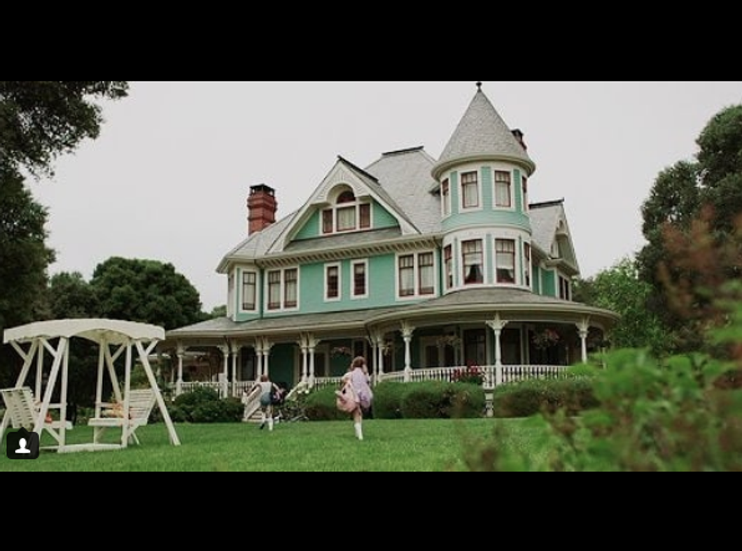 A Review Of The Mini-Series 'Sharp Objects'