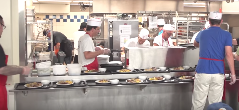 5 Ways To Show Kindness To Those Without A Christmas Tree