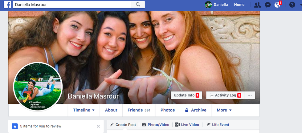 10 Reasons Every Social-Media-Obsessed Girl Is Facebook's Biggest Fan