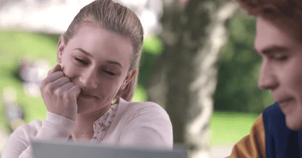 7 Signals A Girl Will Try To Send You If She Likes You As More Than A Friend