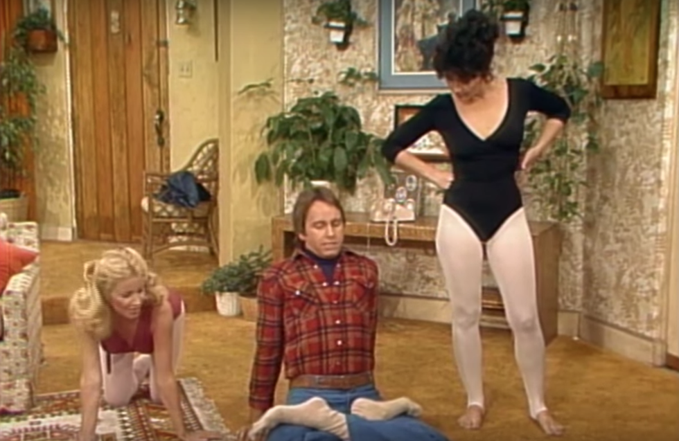 4 Hilarious Sitcoms Millennials Are Missing Out On If They Only Watch 'Friends'