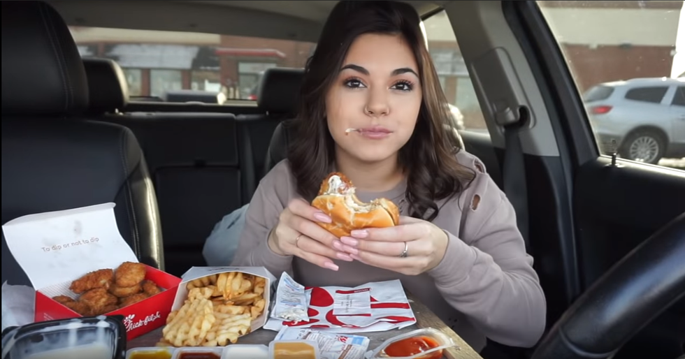 21 Valentine's Gifts For College Girls That Are So Much BETTER Than Flowers Or Chocolate