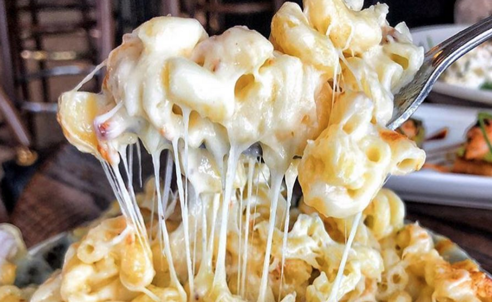 How You Eat Your Mac & Cheese Says A Lot About You