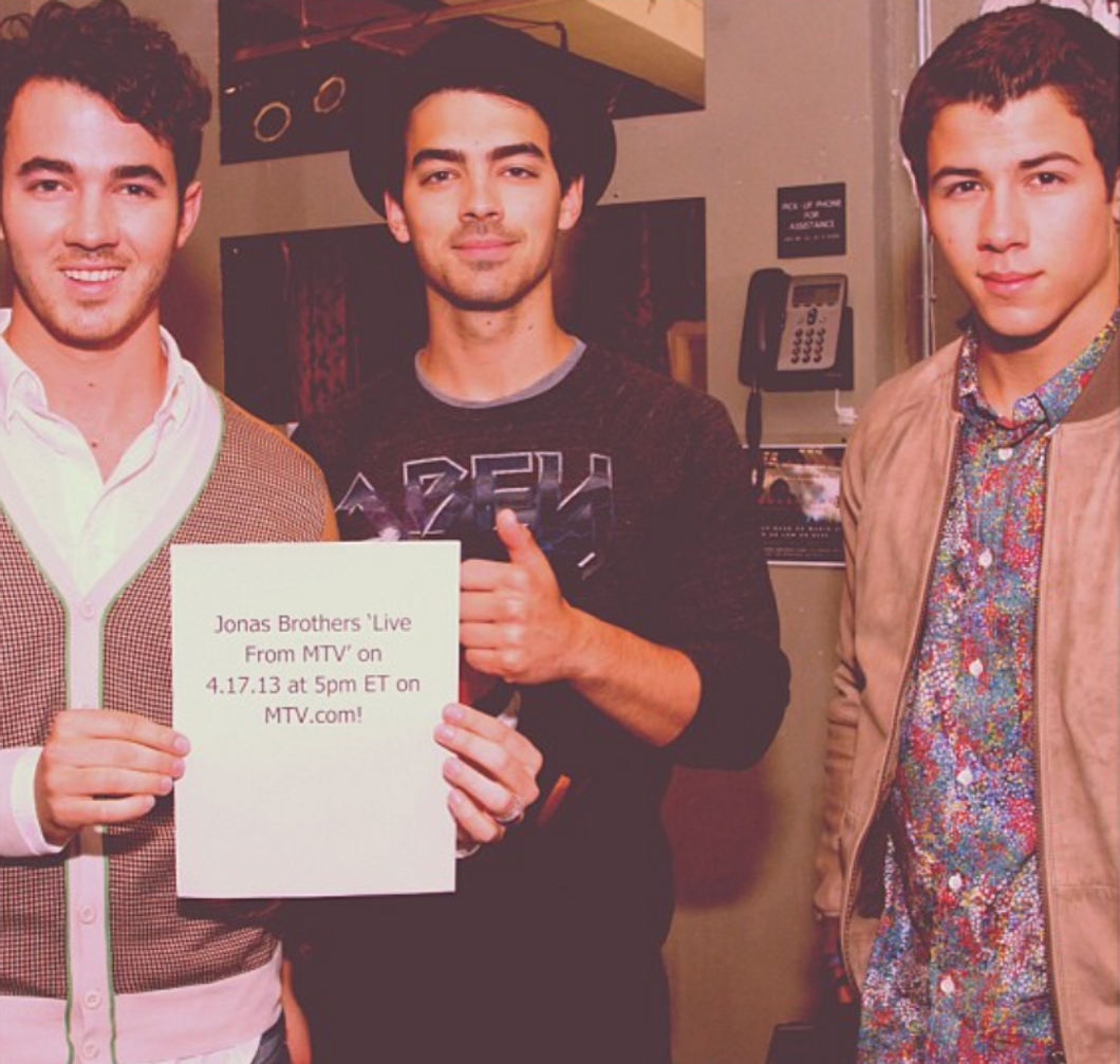 S.O.S The Jonas Brothers Are Reuniting As Jonas, And We Might Finally Hear That Seventh Album