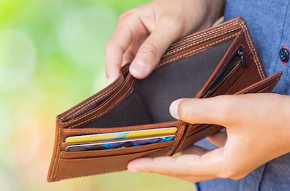 6 Helpful Tips For Every Broke College Student
