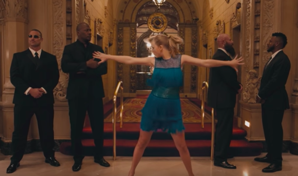 7 Dance Moves To Try If You're A Naturally Awkward Potato On The Dance Floor