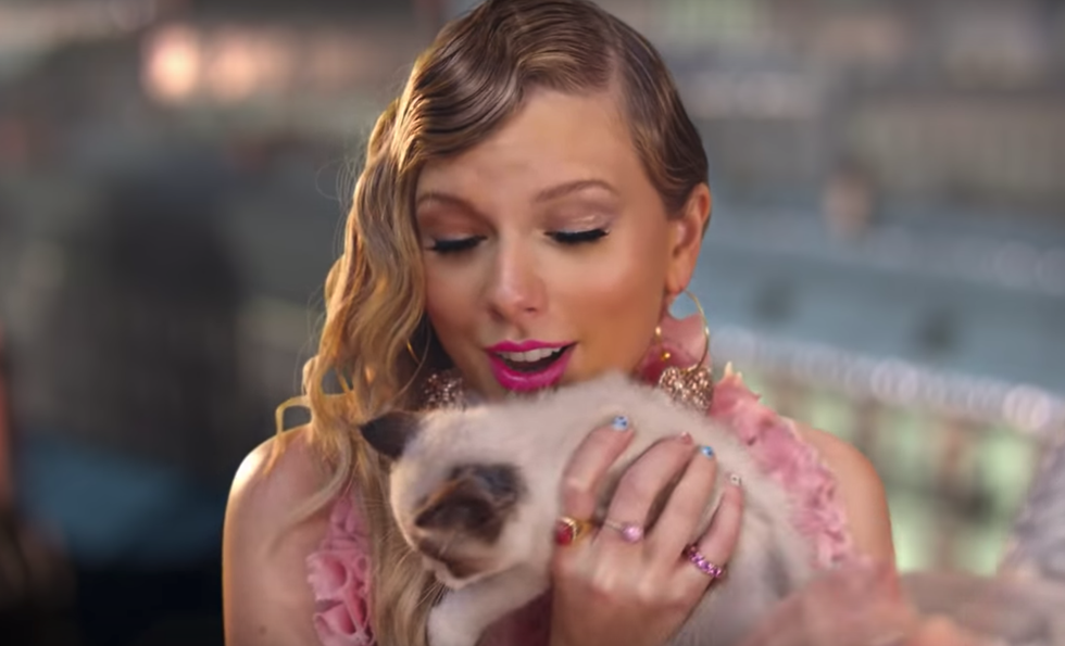 6 'ME!' Lyrics That Prove Being Comfortable In Your Own Skin Is The Best Part Of Any Relationship