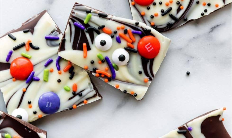 7 Deathly Delicious Snacks Every Hostess Can Make For Halloween, Even With A Scary Small Kitchen