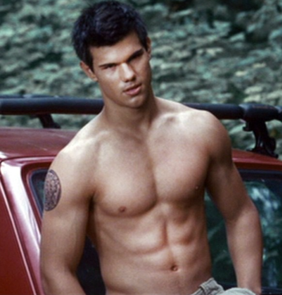 11 Pawsable Signs That Your Boyfriend Is In Fact A W​erewolf