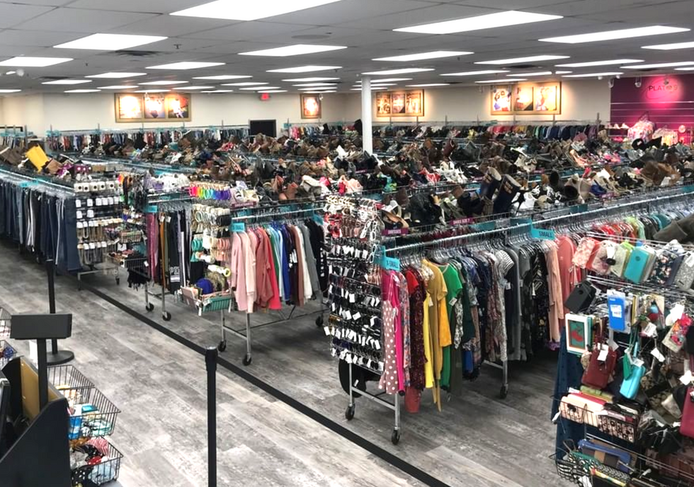 10 Thrift Stores Every College Thrifter From Michigan NEEDS To Visit Over The Holidays
