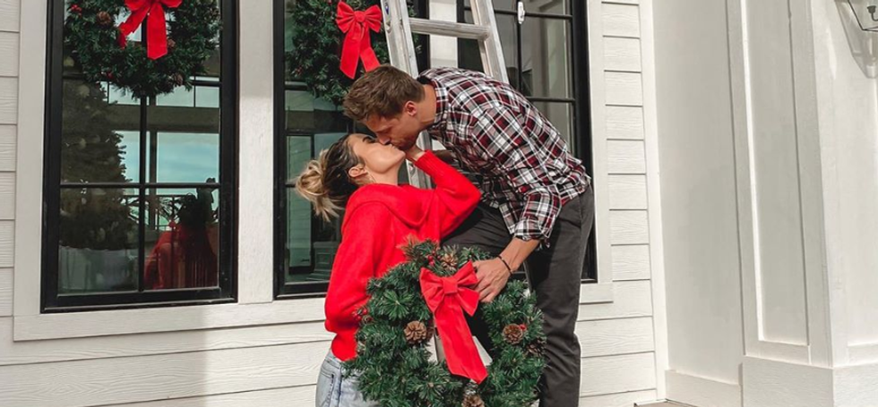 15 Christmassy Date Ideas To Unwrap With Your Partner, Based On Your Love Language