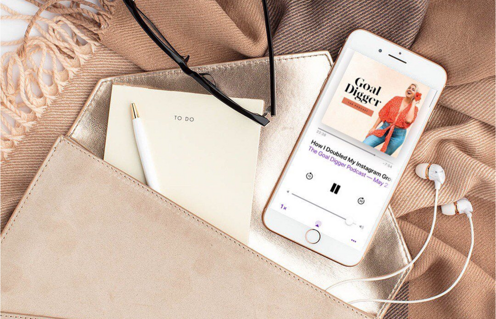 10 Podcasts That'll Motivate Every 20-Something College Girl To Be The Best Version Of Herself In 2020