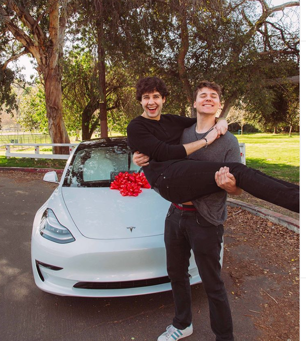 Top 10 YouTubers To Watch To Make Your Day 100 Percent Better