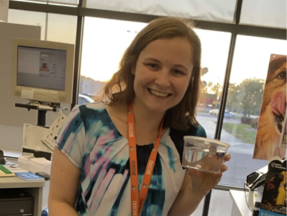 16 Stages Every New Fish Mom Goes Through Before Realizing Fish Don't Count As Pets