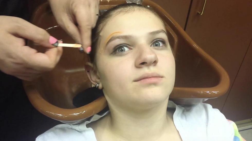 8 Awkward Moments Everyone Has While Getting Their Eyebrows Waxed