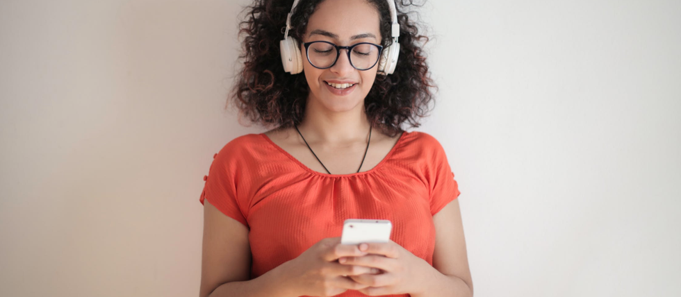 12 Forgotten Apps EVERY 2011 High Schooler Had On Their iPod Touch, Including The Flashlight App