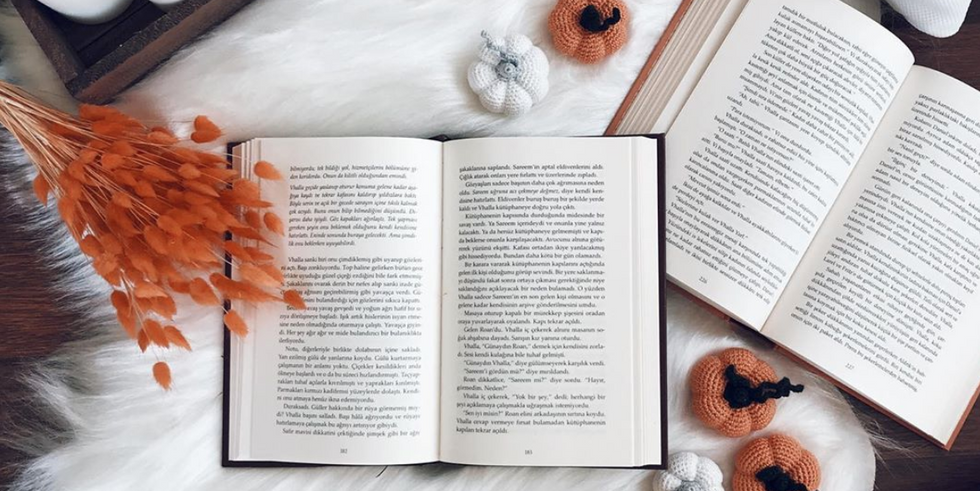 Every Book Lover Knows The SERIOUS Struggle Of Being A Bibliophile During A Pandemic