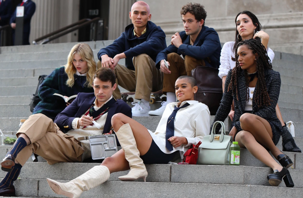 Spotted: The Cast of 'Gossip Girl' Sitting on the Steps of the Met