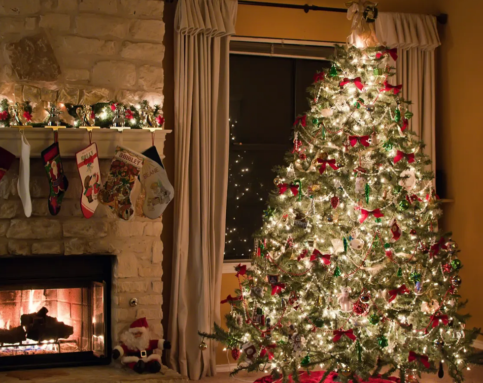 8 Must Watch Christmas Movies on Netflix