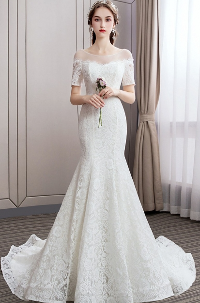 WHICH WEDDING DRESS HIGHLIGHTS THE CURVE OF BRIDE'S FIGURE PERFECTLY?