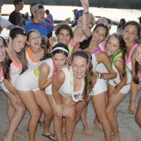 14 Things Only People Who Went To Jewish Sleep-Away Camp Will Understand