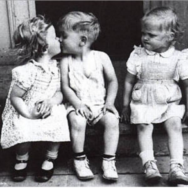 5 Downfalls To Being The Single Friend