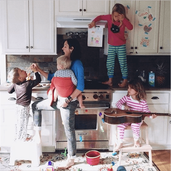 10 Things You Know To Be True When You Have A lot Of Siblings