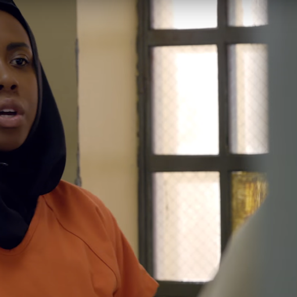 There’s A Hijab-Wearing Inmate On Season 4 Of 'Orange Is The New Black'