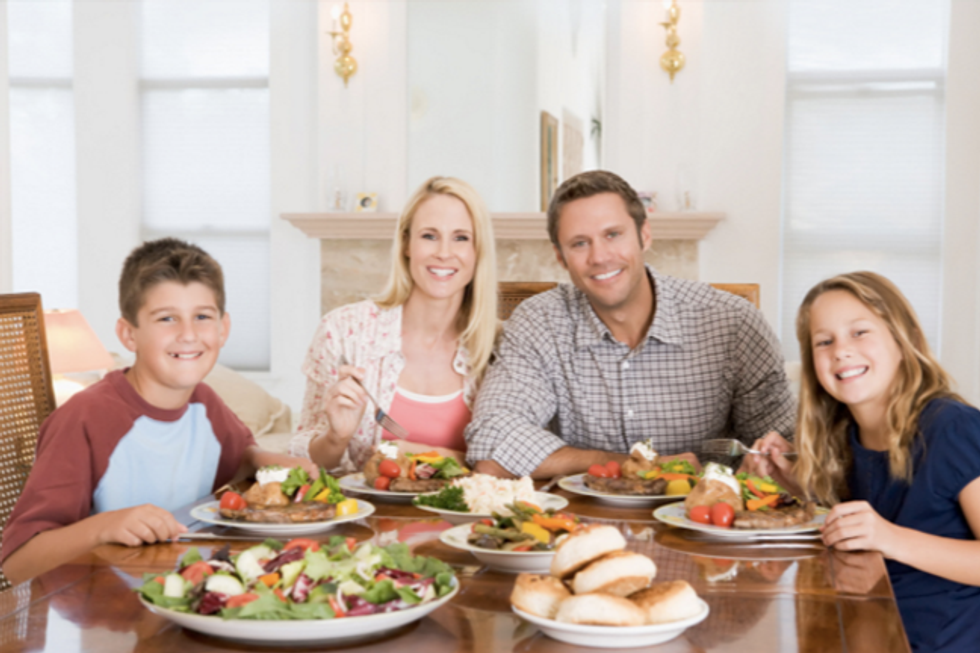 Why You Should Eat Dinner As A Family