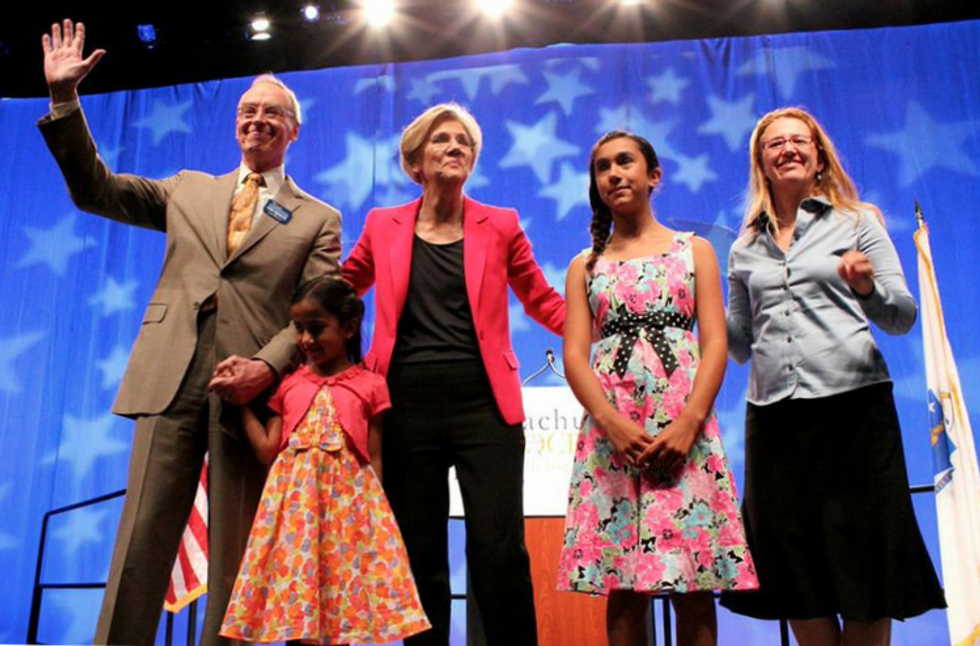 Hey Everybody, Learn From Elizabeth Warren's Social Media Presence